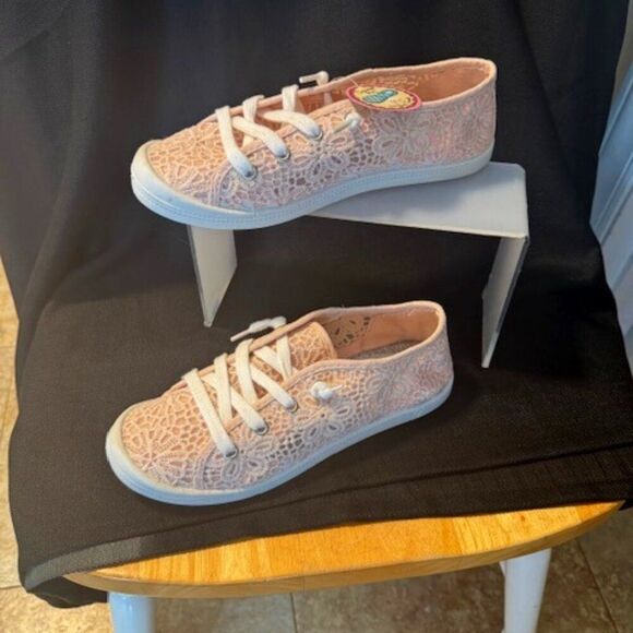 Jelly Pop Women's Pink Lace Tennis Shoe Size 6.5 NWT - Picture 1 of 4